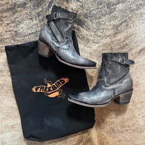 Freebirds Stone “Morgan” boots - size 9